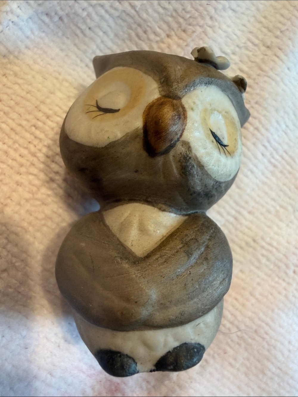 Sweet little owl figurine